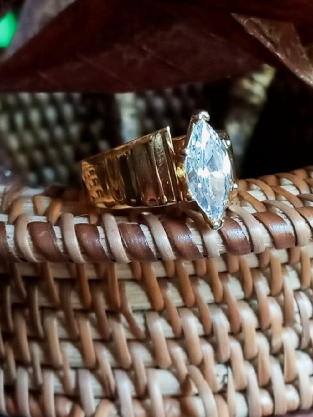 Vintage ROMAN Brand Goldtone Costume Ring Marquise Cut Solitaire Ribbed Band